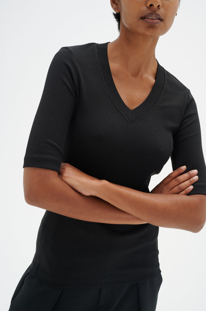 Haut noir col V femme