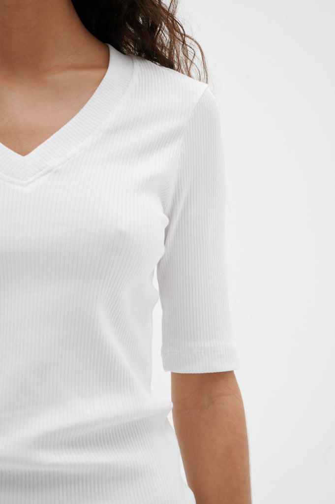 haut blanc col v femme quebec