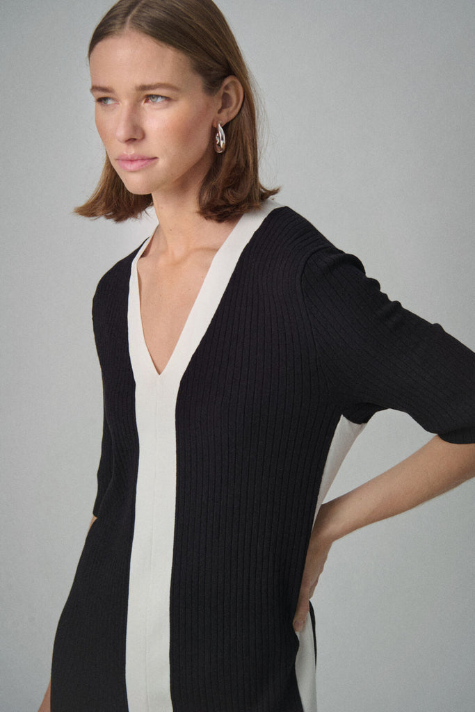 Robe noir longue et blanche Québec