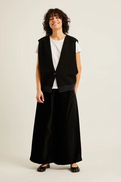 Cardigan ample sans manches en laine mérinos Tsuki - noir / encre Naïf Québec, Canada