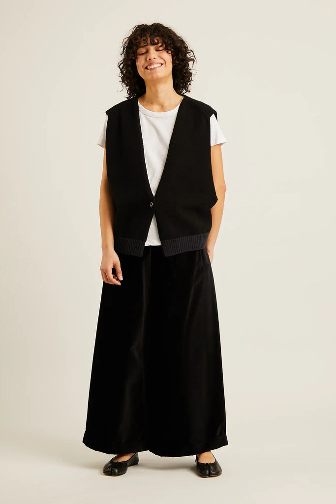 Cardigan ample sans manches en laine mérinos Tsuki - noir / encre Naïf Québec, Canada
