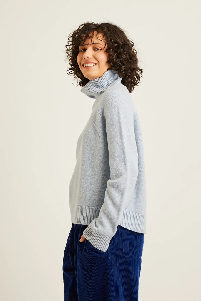 Col roulé en laine mérinos Elara bleu pâle Naïf Québec, Canada