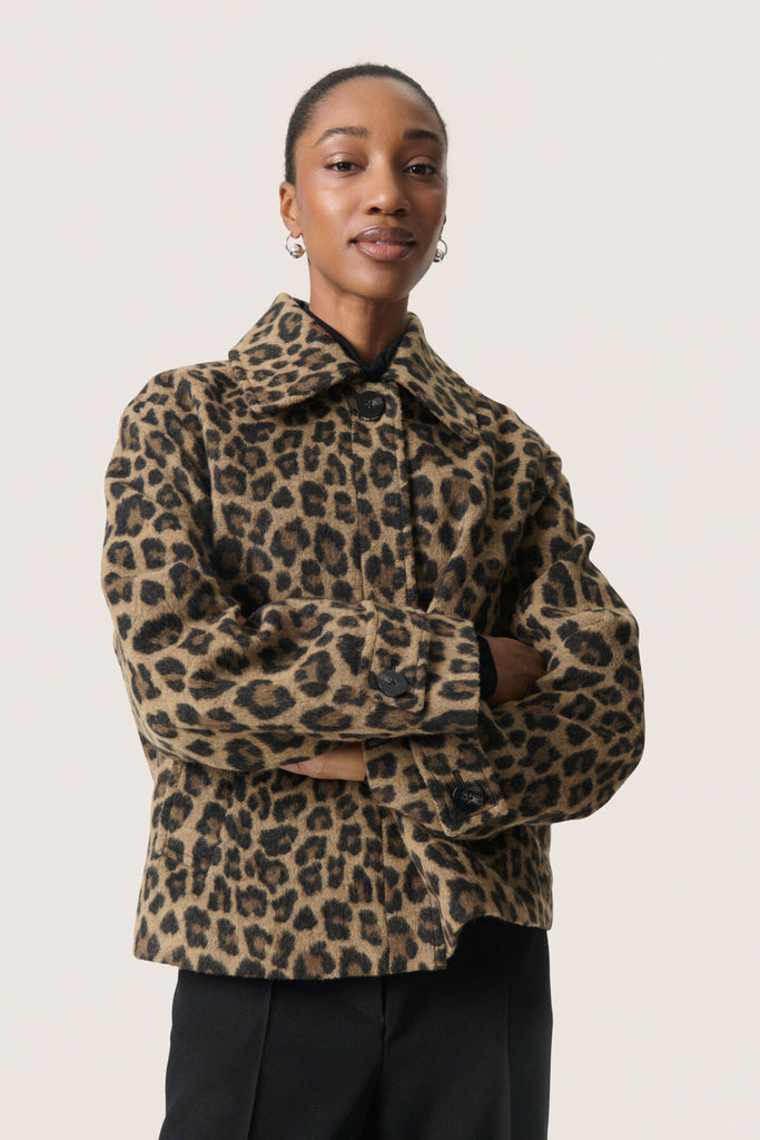 SLLeony Akeleje Soaked in Luxury Québec, Canada