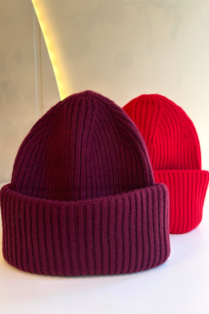 Tuque en laine mérinos Lucy bourgogne par Naïf Québec, Canada