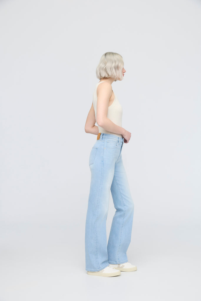 Performance Denim+ High Rise Straight sun faded blue DU/ER Canada