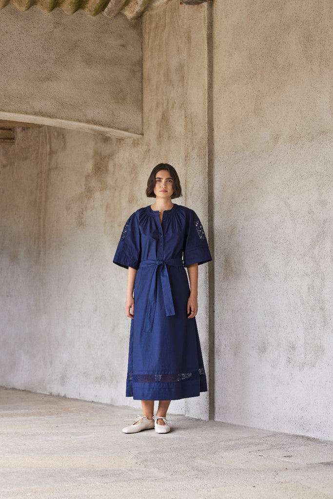 Robe en popeline avec dentelle bleu foncé Yerse Québec, Canada