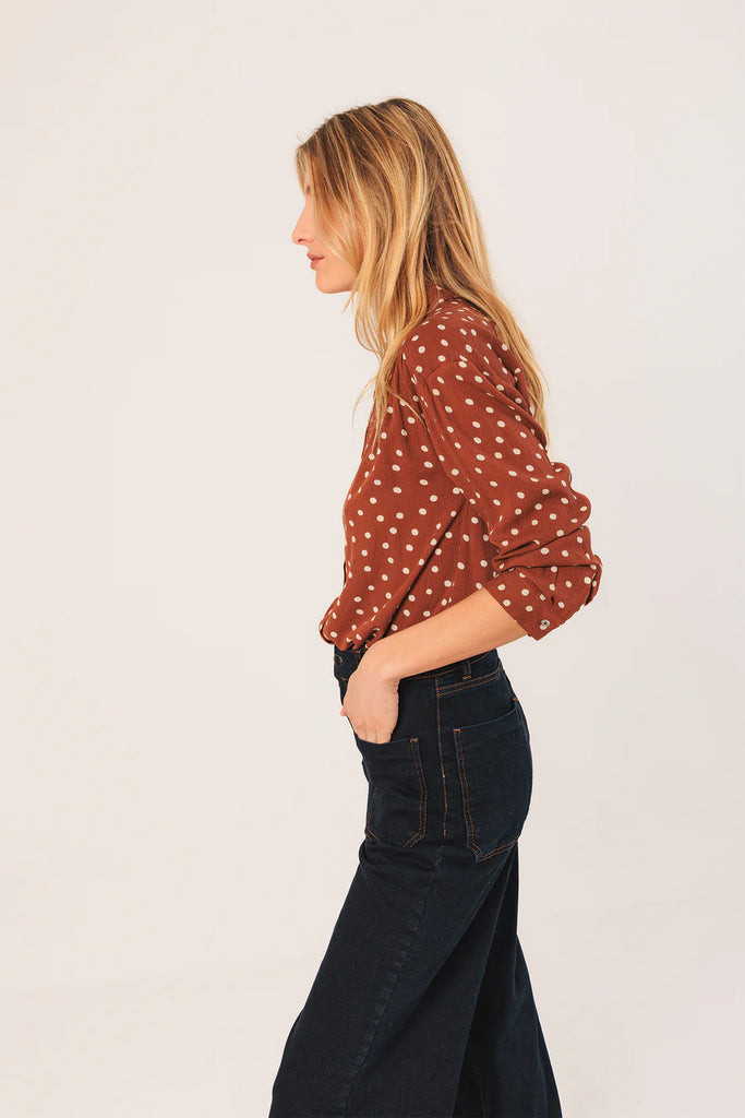 Chemise à pois femme Québec, Canada
