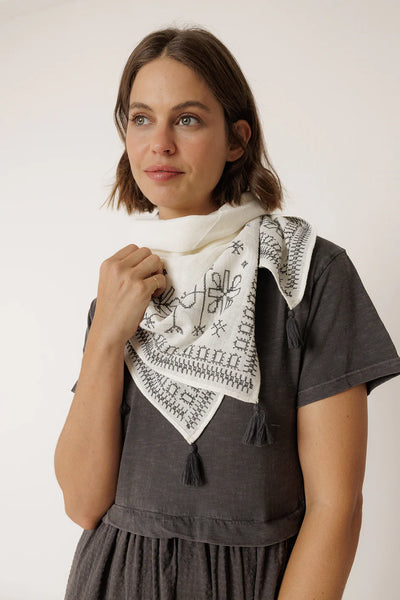 FOULARD À BRODERIES ÉTHNIQUES INDI & COLD QUÉBEC CANADA